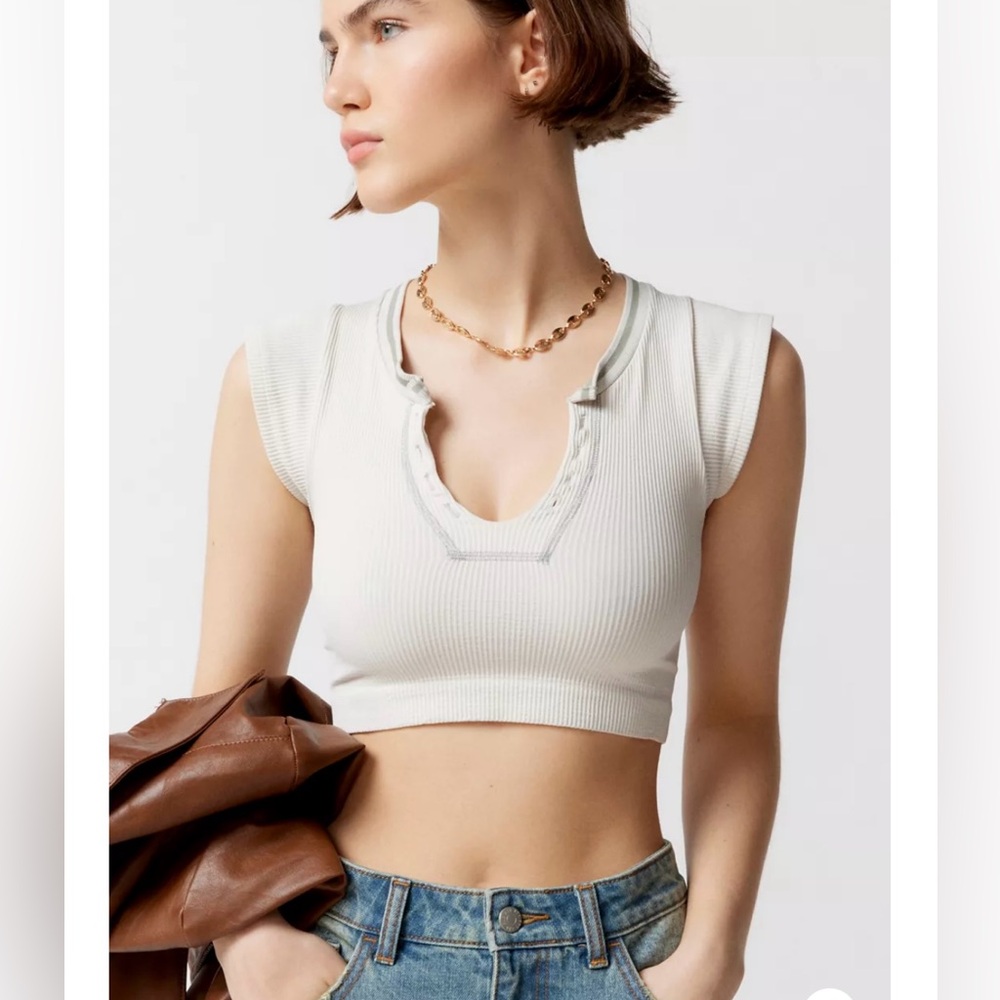 ୨୧ ･ﾟ✧ Urban Outfitters Black Seamless Crop Top - Picture 2 of 6
